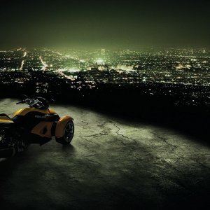 can_am_spyder_city_lights-1920x1080.jpg