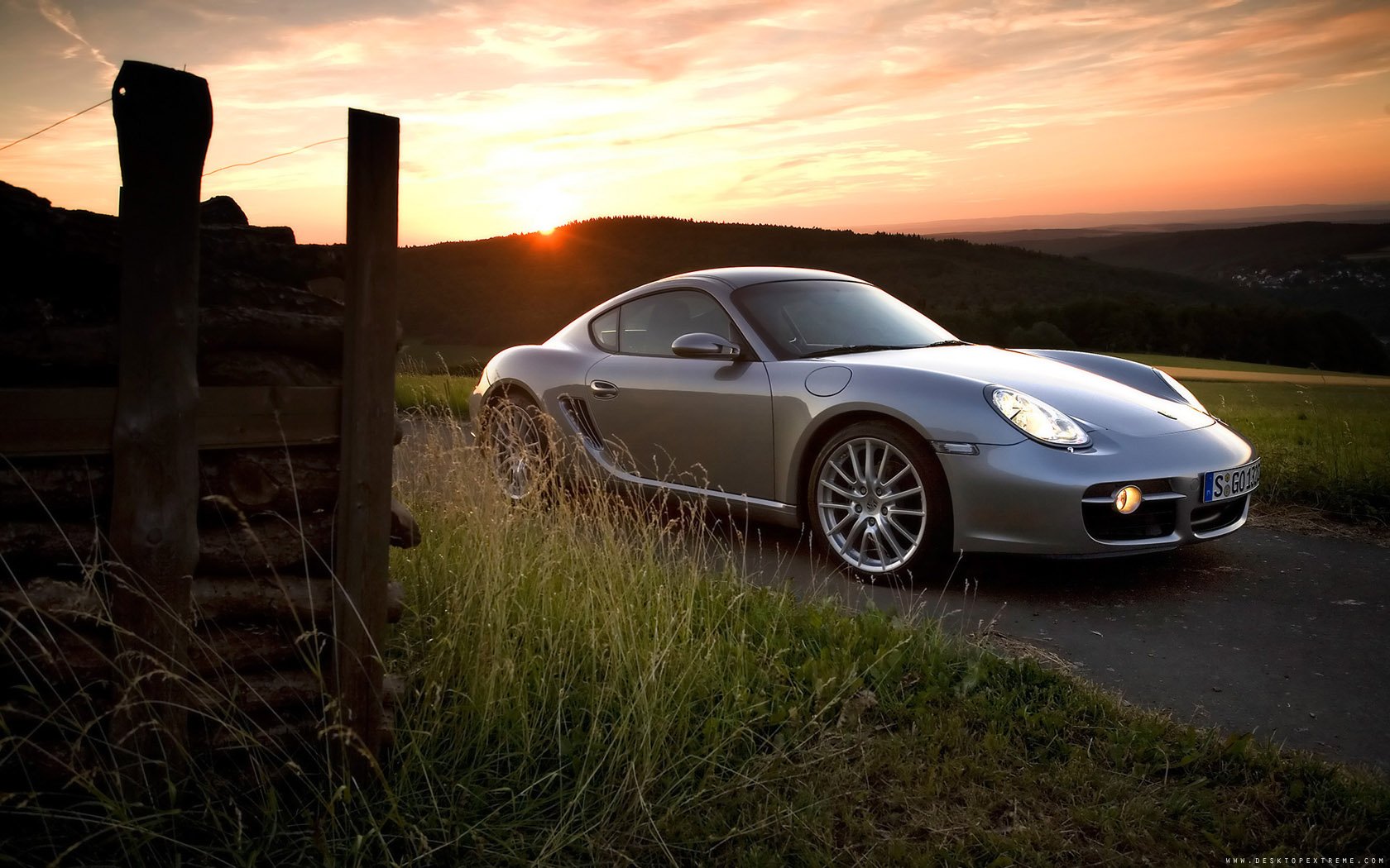 Porsche_Cayman_Widescreen_76200725733PM771.jpg